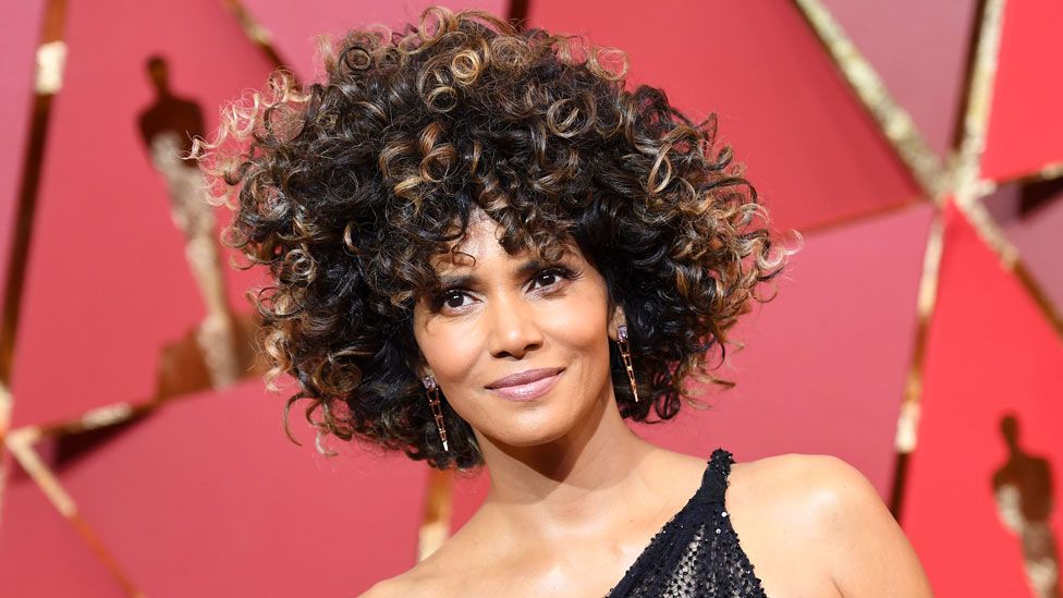 Halle Berry at the 2017 Oscars