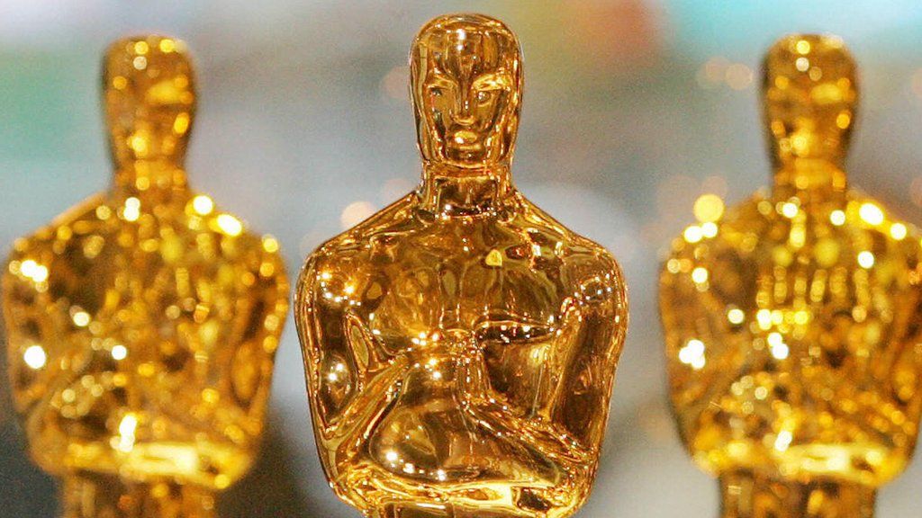 Oscars statuettes