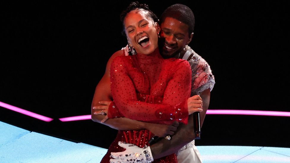 Usher and Alicia Keys performing at the Super Bowl half-time show